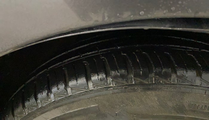 2014 Hyundai i10 MAGNA 1.1, Petrol, Manual, 56,193 km, Right Front Tyre Tread