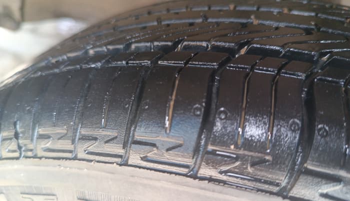 2015 Maruti Wagon R 1.0 VXI, Petrol, Manual, 28,075 km, Left Front Tyre Tread