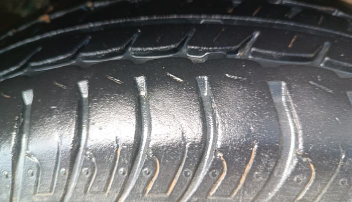 2015 Maruti Wagon R 1.0 VXI, Petrol, Manual, 28,075 km, Right Front Tyre Tread