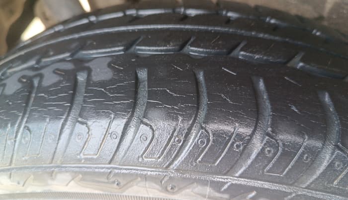 2015 Maruti Wagon R 1.0 VXI, Petrol, Manual, 28,075 km, Right Rear Tyre Tread