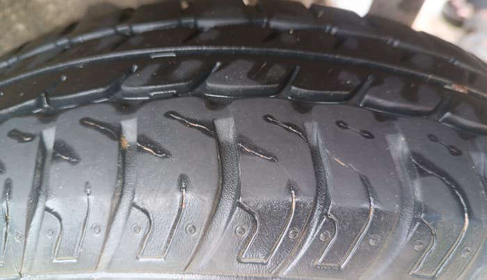 2015 Maruti Wagon R 1.0 VXI, Petrol, Manual, 28,075 km, Left Rear Tyre Tread
