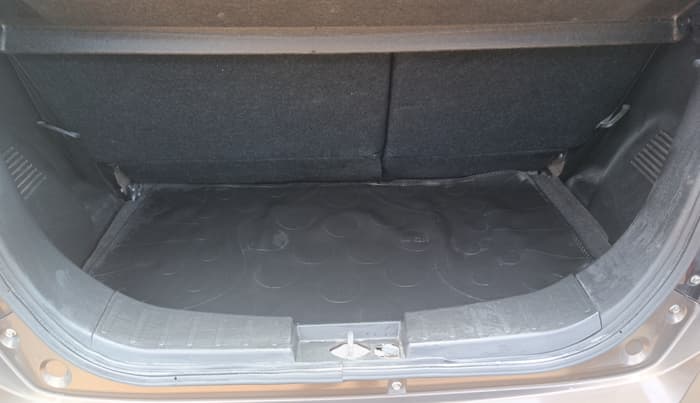 2015 Maruti Wagon R 1.0 VXI, Petrol, Manual, 28,075 km, Boot Inside