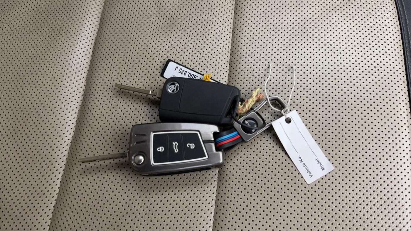 2022 Skoda SLAVIA STYLE 1.0L TSI AT, Petrol, Automatic, 98,174 km, Key Close Up