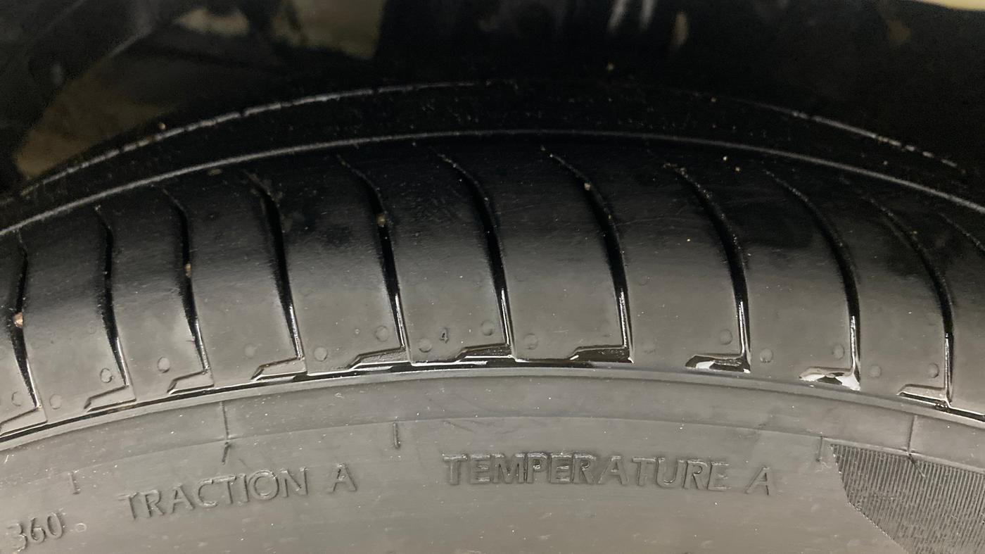 2020 Maruti Ertiga ZXI+ SHVS, Petrol, Manual, 64,265 km, Left Front Tyre Tread