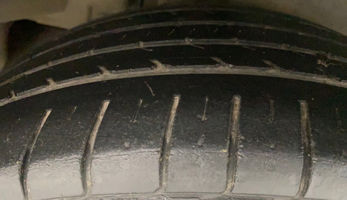 2017 Maruti Ciaz ZXI+, Petrol, Manual, 72,070 km, Right Rear Tyre Tread