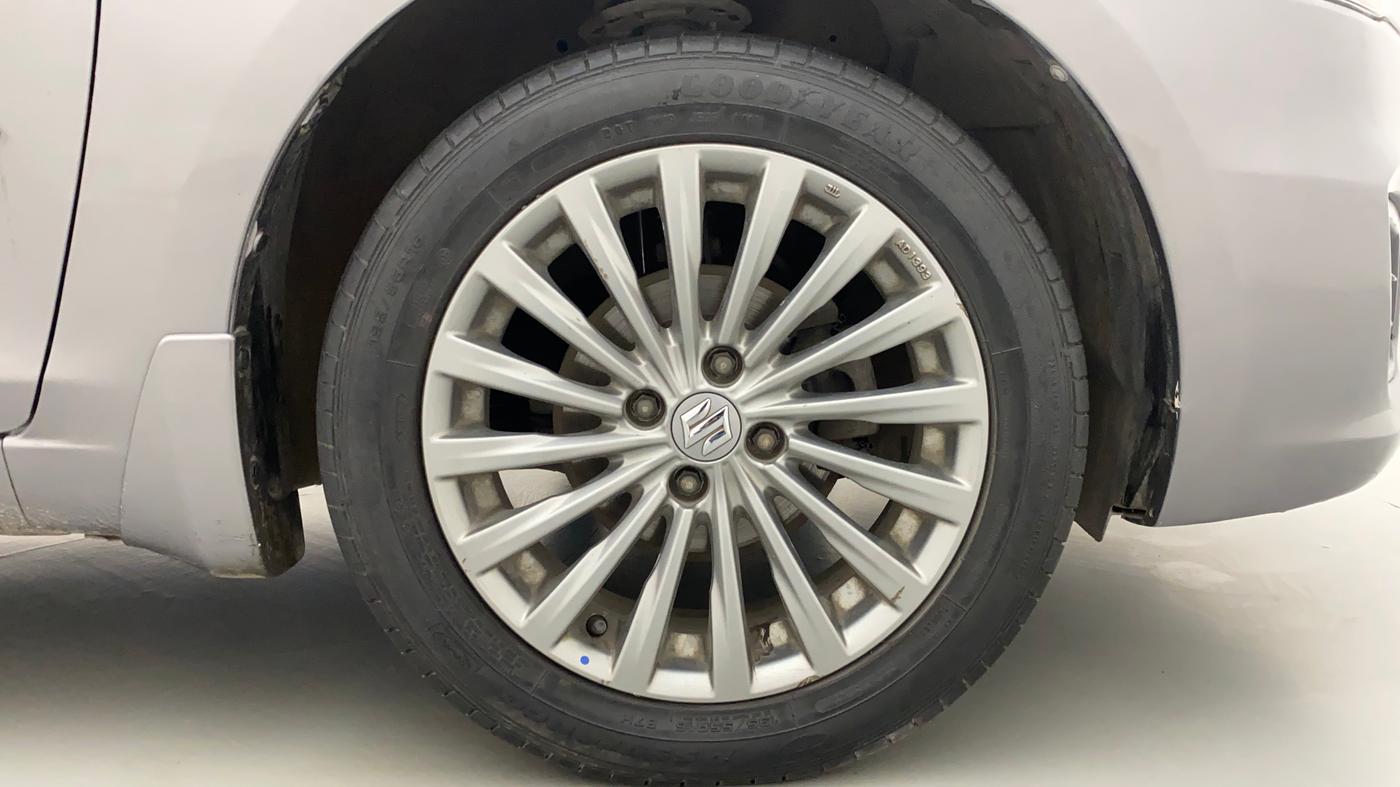2017 Maruti Ciaz ZXI+, Petrol, Manual, 72,070 km, Right Front Wheel