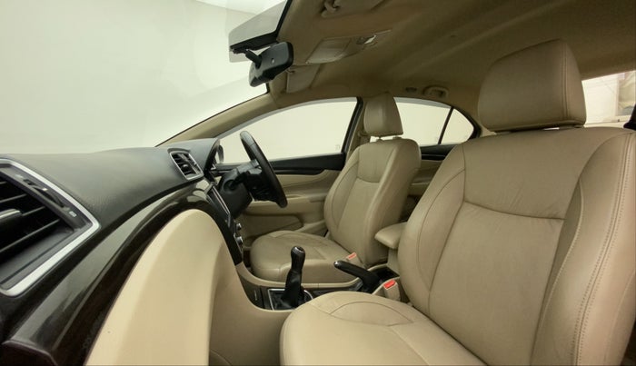 2017 Maruti Ciaz ZXI+, Petrol, Manual, 72,070 km, Right Side Front Door Cabin