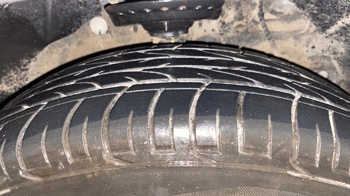 2023 Mahindra XUV300 W6 1.2 PETROL, Petrol, Manual, 8,518 km, Right Front Tyre Tread