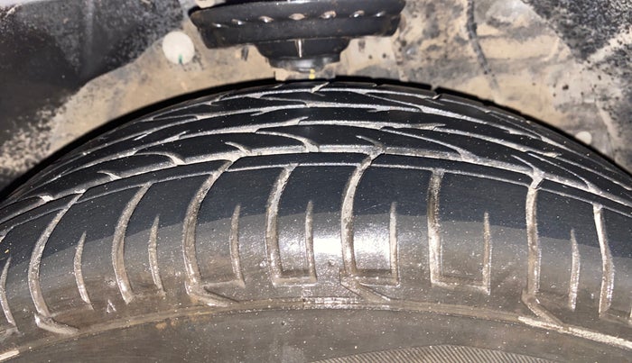 2023 Mahindra XUV300 W6 1.2 PETROL, Petrol, Manual, 8,518 km, Right Front Tyre Tread