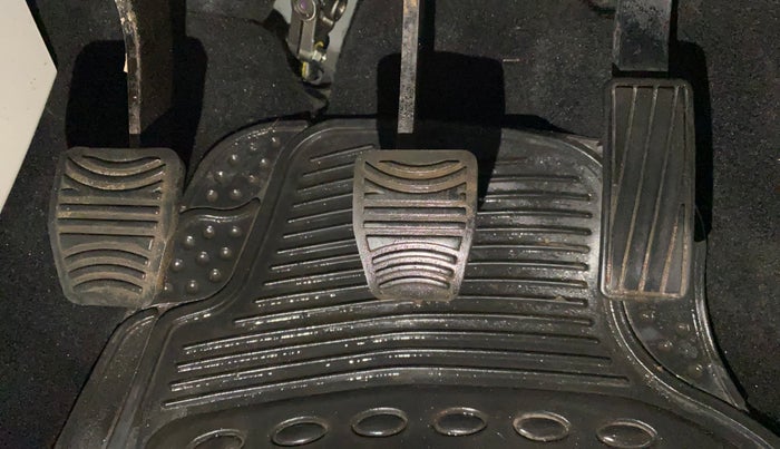 2023 Mahindra XUV300 W6 1.2 PETROL, Petrol, Manual, 8,518 km, Pedals