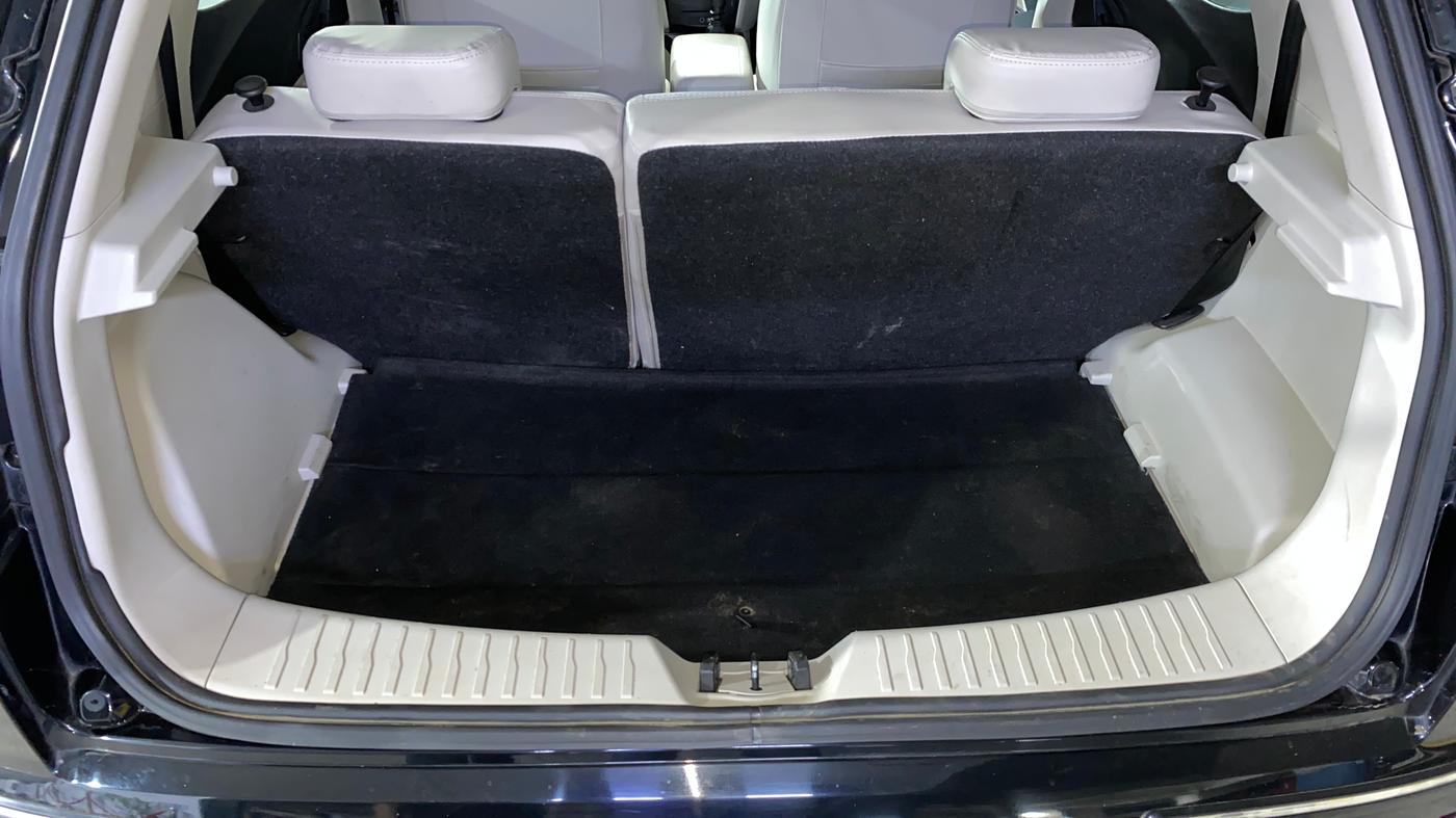 2023 Mahindra XUV300 W6 1.2 PETROL, Petrol, Manual, 8,518 km, Boot Inside