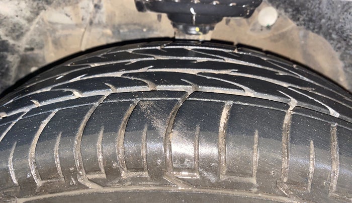 2023 Mahindra XUV300 W6 1.2 PETROL, Petrol, Manual, 8,518 km, Left Front Tyre Tread