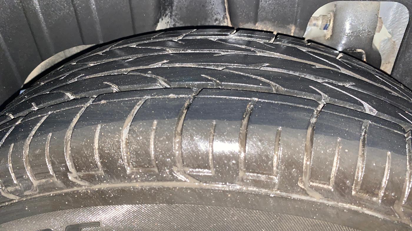 2023 Mahindra XUV300 W6 1.2 PETROL, Petrol, Manual, 8,518 km, Right Rear Tyre Tread