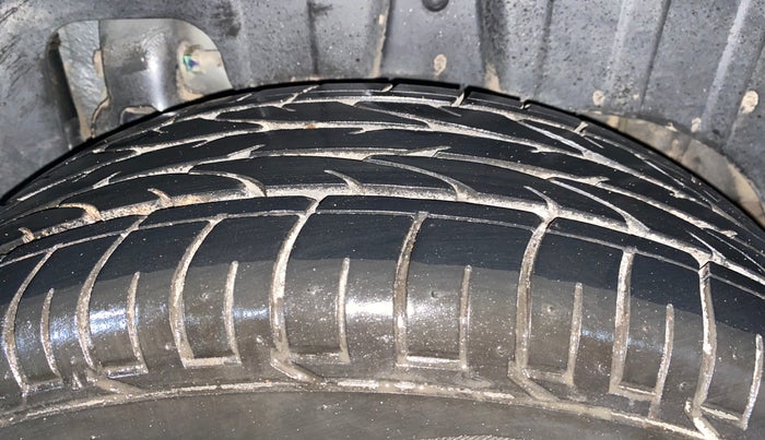 2023 Mahindra XUV300 W6 1.2 PETROL, Petrol, Manual, 8,518 km, Left Rear Tyre Tread