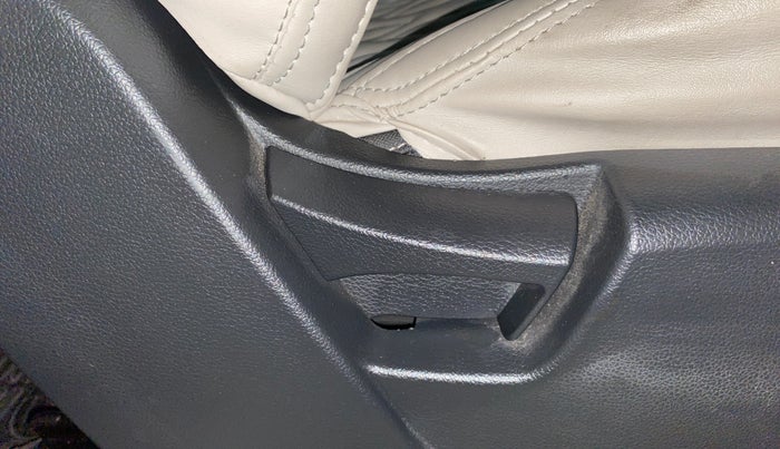 2023 Mahindra XUV300 W6 1.2 PETROL, Petrol, Manual, 8,518 km, Driver Side Adjustment Panel