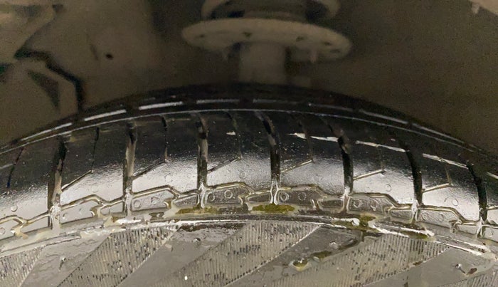 2018 Maruti Ciaz ALPHA  AT 1.5 SHVS PETROL, Petrol, Automatic, 62,174 km, Left Front Tyre Tread