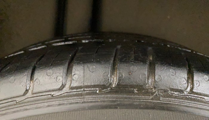 2018 Maruti Ciaz ALPHA  AT 1.5 SHVS PETROL, Petrol, Automatic, 62,174 km, Right Rear Tyre Tread