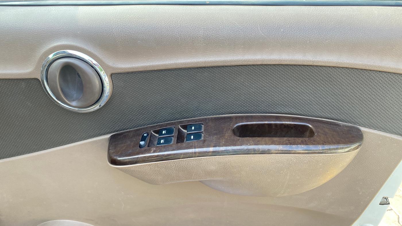 2013 Mahindra Xylo E9, Diesel, Manual, 90,103 km, Driver Side Door Panels Control