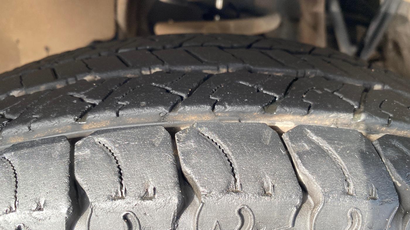 2013 Mahindra Xylo E9, Diesel, Manual, 90,103 km, Left Front Tyre Tread