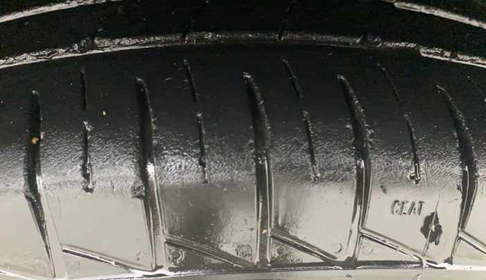 2019 Renault TRIBER RXZ, Petrol, Manual, 64,286 km, Left Front Tyre Tread