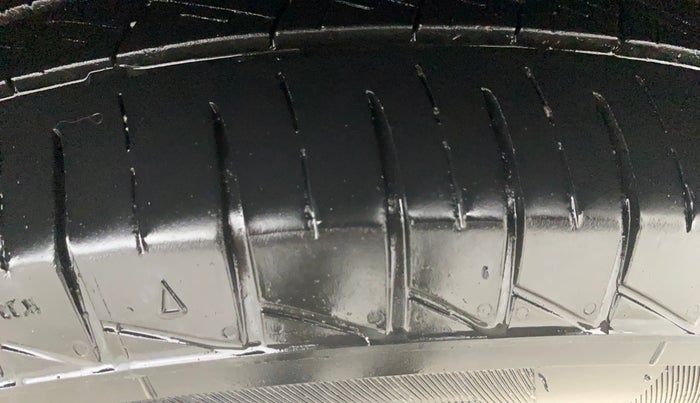 2019 Renault TRIBER RXZ, Petrol, Manual, 64,286 km, Left Rear Tyre Tread