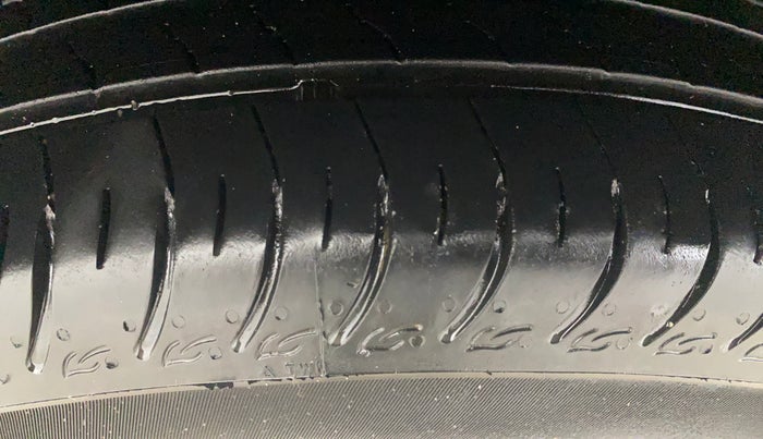 2019 Renault TRIBER RXZ, Petrol, Manual, 64,286 km, Right Rear Tyre Tread