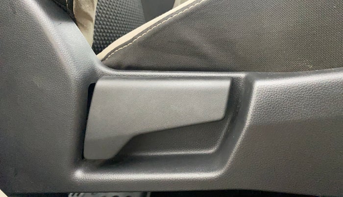 2019 Renault TRIBER RXZ, Petrol, Manual, 64,286 km, Driver Side Adjustment Panel