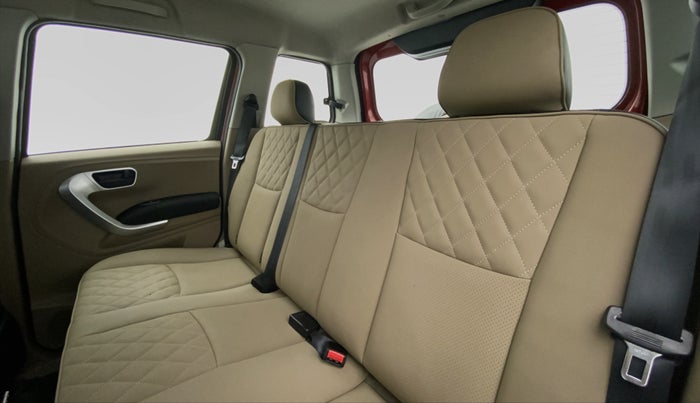 2018 Mahindra TUV300 T 10 AT, Diesel, Automatic, 58,192 km, Right Side Rear Door Cabin