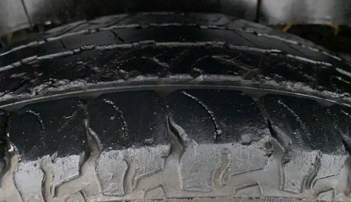 2018 Mahindra TUV300 T 10 AT, Diesel, Automatic, 58,192 km, Left Rear Tyre Tread