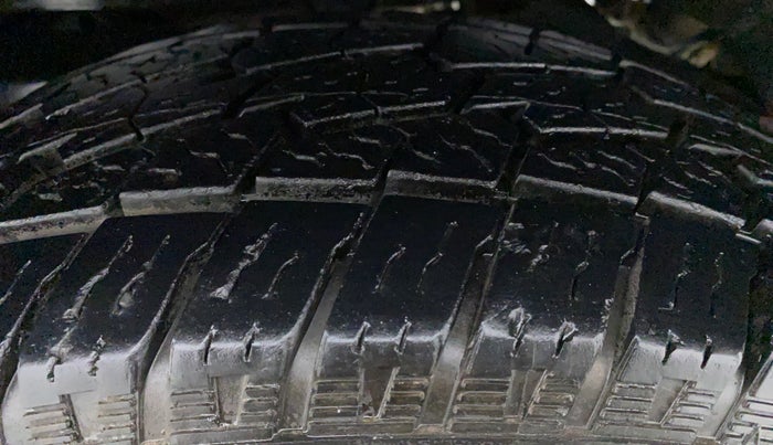2018 Mahindra TUV300 T 10 AT, Diesel, Automatic, 58,192 km, Right Rear Tyre Tread