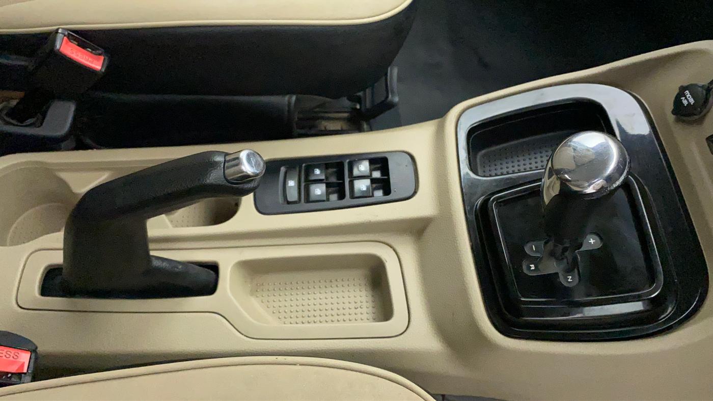 2018 Mahindra TUV300 T 10 AT, Diesel, Automatic, 58,192 km, Gear Lever