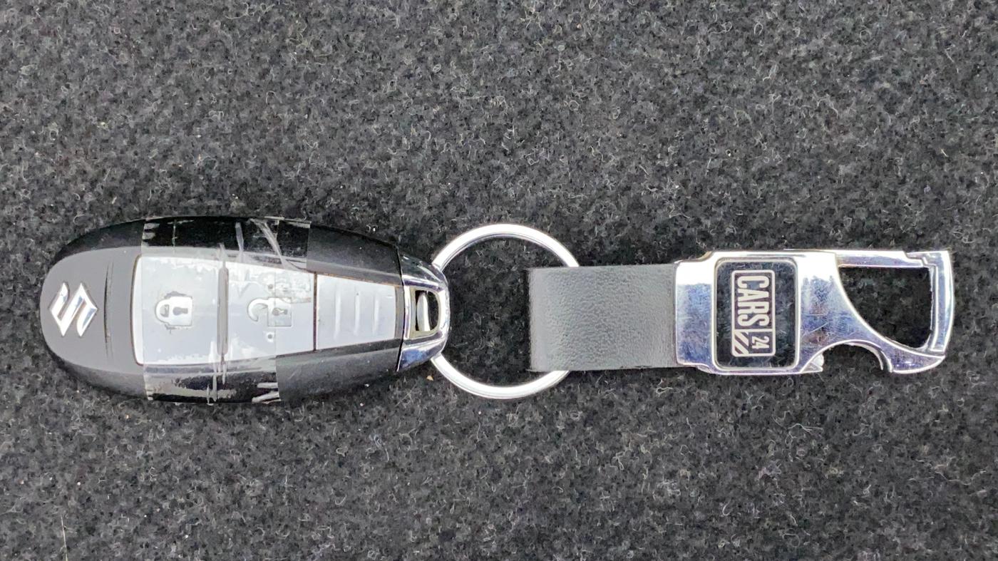 2017 Maruti Baleno ZETA PETROL 1.2, Petrol, Manual, 56,997 km, Key Close Up
