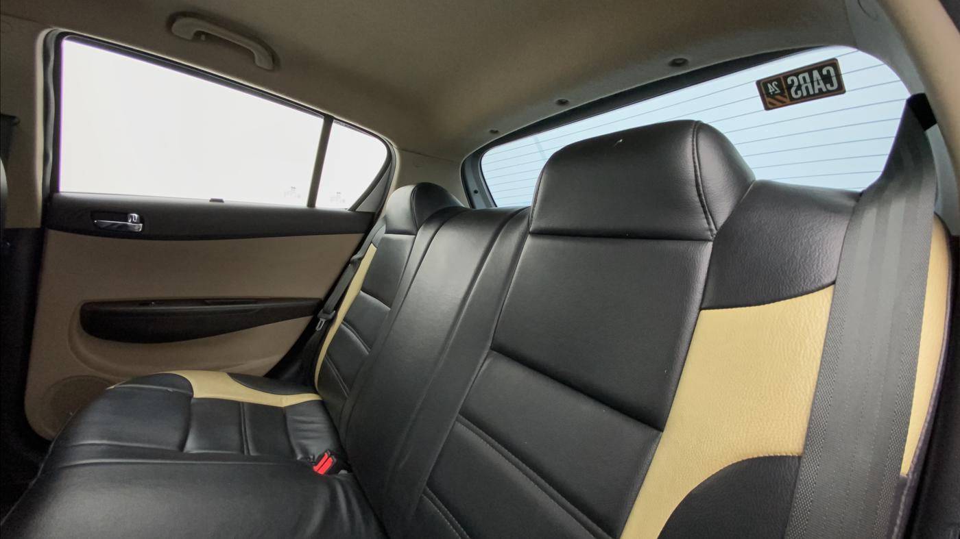 2013 Hyundai i20 MAGNA (O) 1.2, Petrol, Manual, 92,904 km, Right Side Rear Door Cabin