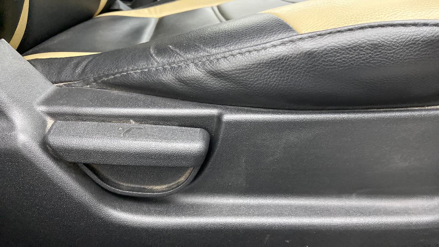 2013 Hyundai i20 MAGNA (O) 1.2, Petrol, Manual, 92,904 km, Driver Side Adjustment Panel