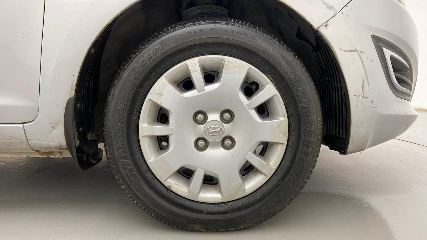 2013 Hyundai i20 MAGNA (O) 1.2, Petrol, Manual, 92,904 km, Right Front Wheel