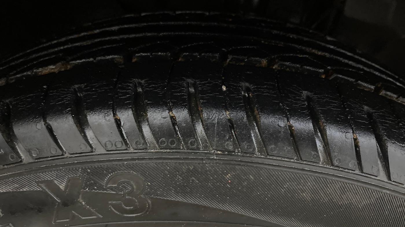 2017 Tata Tiago XZ PETROL, Petrol, Manual, 70,800 km, Right Front Tyre Tread