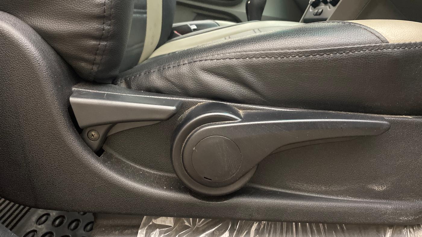 2017 Tata Tiago XZ PETROL, Petrol, Manual, 70,800 km, Driver Side Adjustment Panel