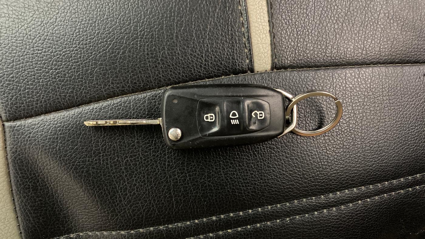 2017 Tata Tiago XZ PETROL, Petrol, Manual, 70,800 km, Key Close Up