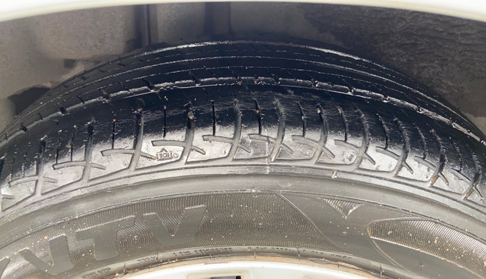2017 Maruti Ciaz SIGMA 1.4 MT PETROL, Petrol, Manual, 32,325 km, Right Rear Tyre Tread