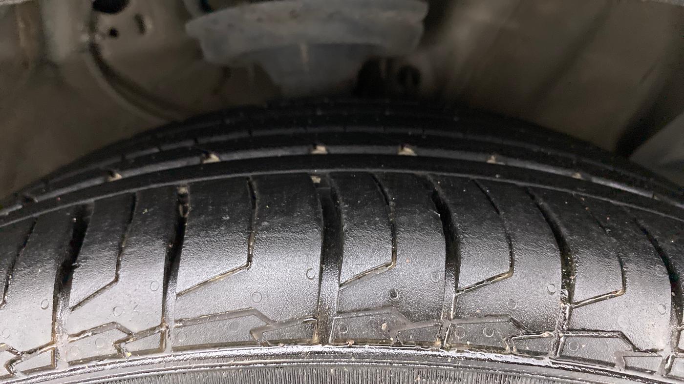 2017 Hyundai Creta SX PLUS AT 1.6 PETROL, Petrol, Automatic, 82,225 km, Right Front Tyre Tread