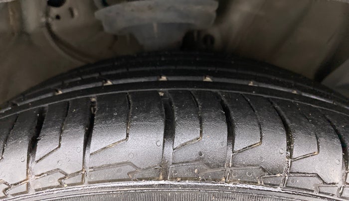 2017 Hyundai Creta SX PLUS AT 1.6 PETROL, Petrol, Automatic, 82,225 km, Right Front Tyre Tread
