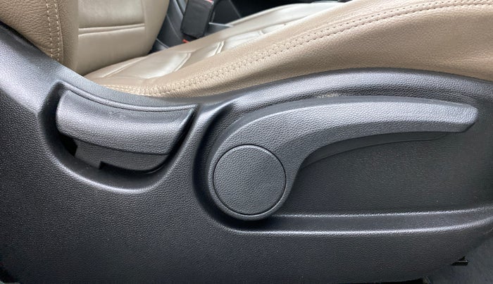 2017 Hyundai Creta SX PLUS AT 1.6 PETROL, Petrol, Automatic, 82,225 km, Driver Side Adjustment Panel