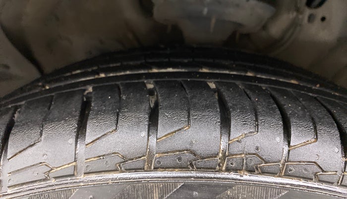 2017 Hyundai Creta SX PLUS AT 1.6 PETROL, Petrol, Automatic, 82,225 km, Left Front Tyre Tread