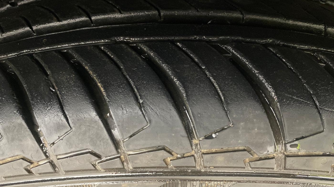 2024 Hyundai EXTER SX(O) CONNECT 1.2 AMT, Petrol, Automatic, 15,433 km, Right Front Tyre Tread