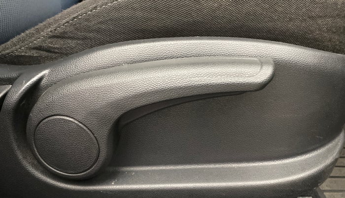 2015 Hyundai i20 Active 1.2 S, Petrol, Manual, 34,618 km, Driver Side Adjustment Panel