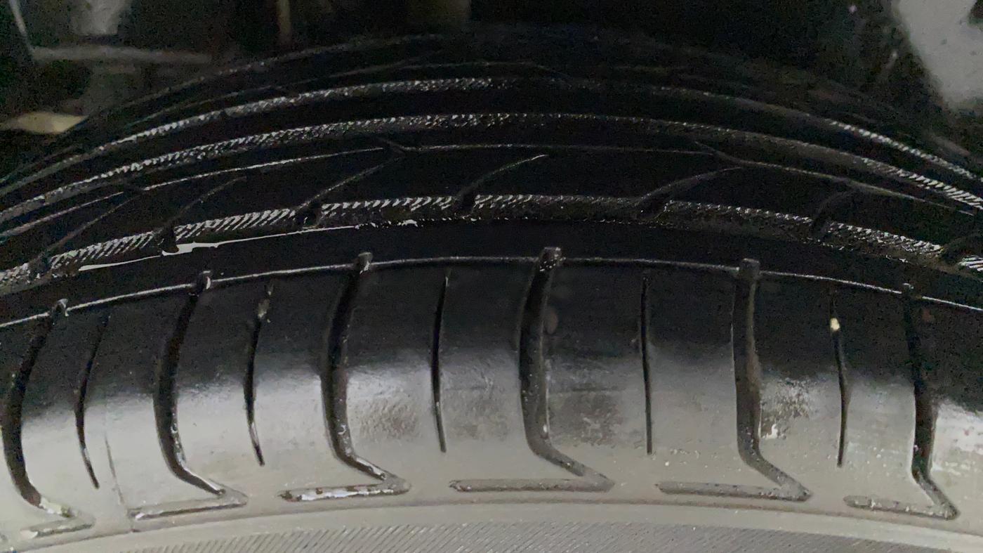 2016 Maruti Ciaz  ZDI SHVS, Diesel, Manual, 64,065 km, Right Rear Tyre Tread