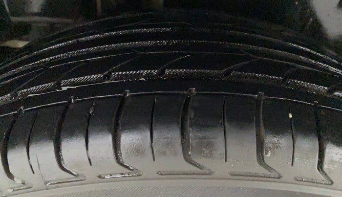 2016 Maruti Ciaz  ZDI SHVS, Diesel, Manual, 64,065 km, Right Rear Tyre Tread