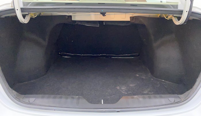 2016 Maruti Ciaz  ZDI SHVS, Diesel, Manual, 64,065 km, Boot Inside