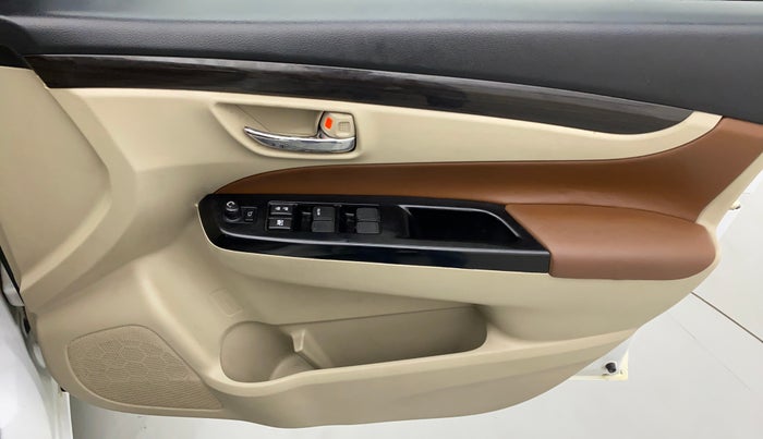 2016 Maruti Ciaz  ZDI SHVS, Diesel, Manual, 64,065 km, Driver Side Door Panels Control