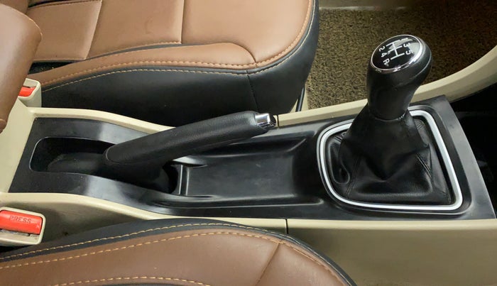 2016 Maruti Ciaz  ZDI SHVS, Diesel, Manual, 64,065 km, Gear Lever